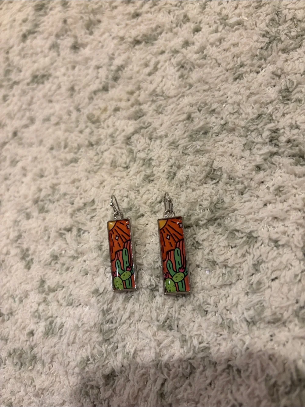Southwest Santa Fe Styled Desert Cactus Pierced Resin Earrings NWT 1.50”